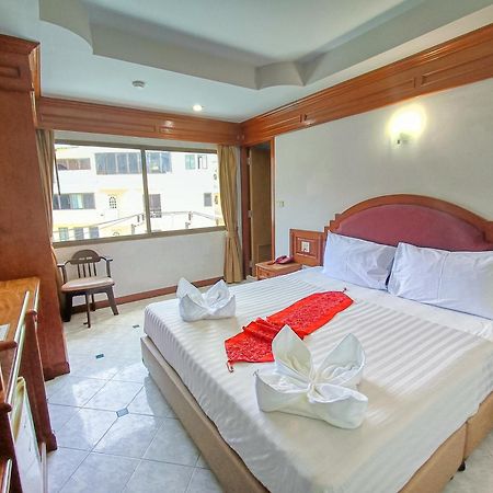 Black Pearl Patong Beachfront ภายนอก รูปภาพ